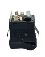 Interruptor Emergência Pisca VW Caminhão 00> - 12V / 7T - Kostal 03.8139.45